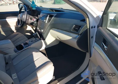 2014 Subaru Outback 2.5I Premium z USA, uszkodzony, nr VIN 4S4BRBCC7E3240079